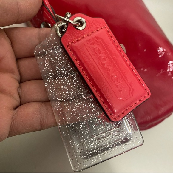 Like New/EUC Vintage Coach Poppy Patent Leather Crossbody/Shoulder Bag in Red - Picture 6 of 11